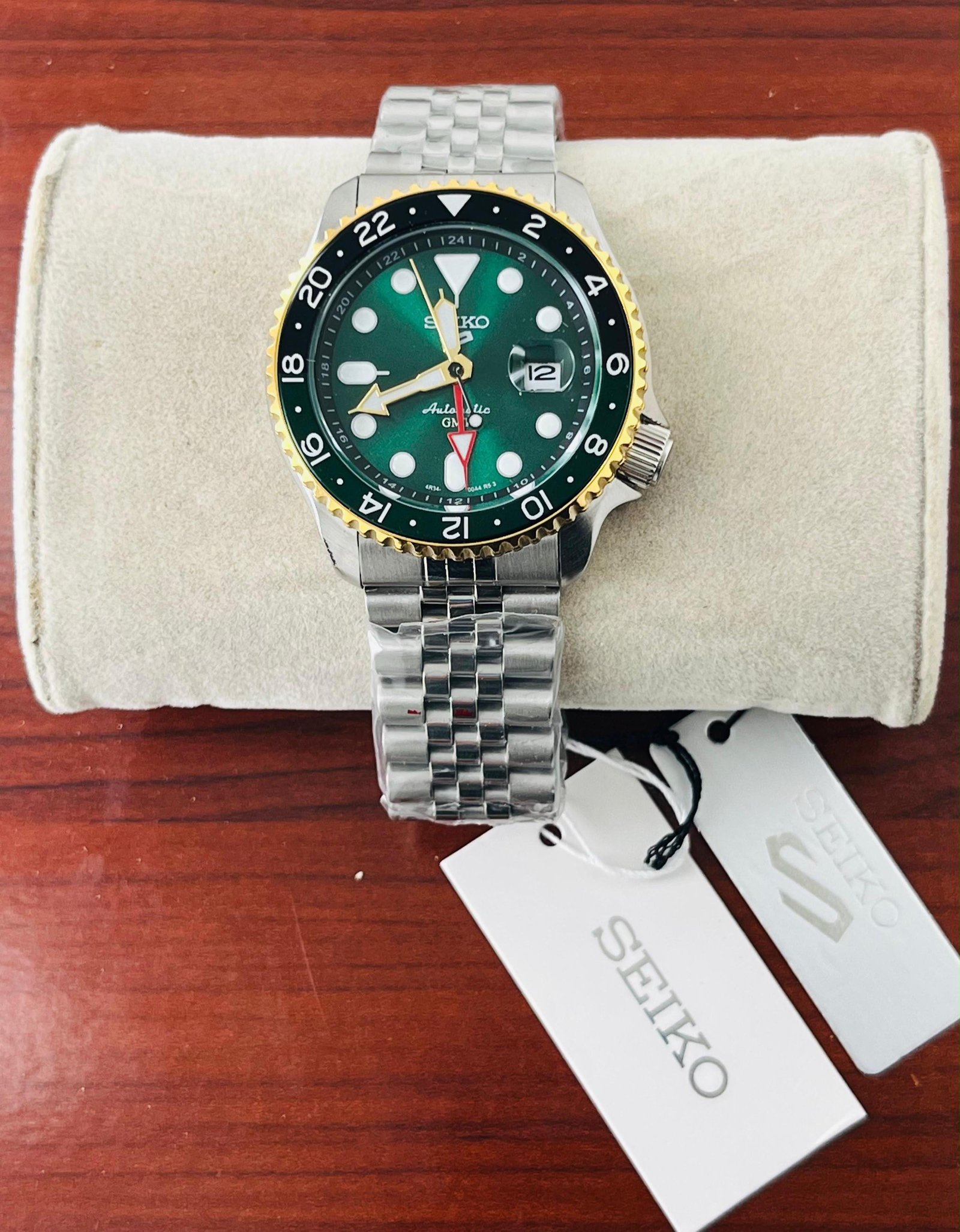 Emerald Green Bezel Submariner Style Watch